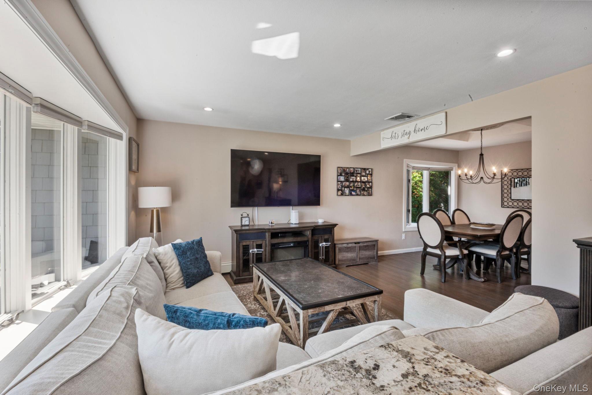 21 Dehan Street, Smithtown, NY 11787