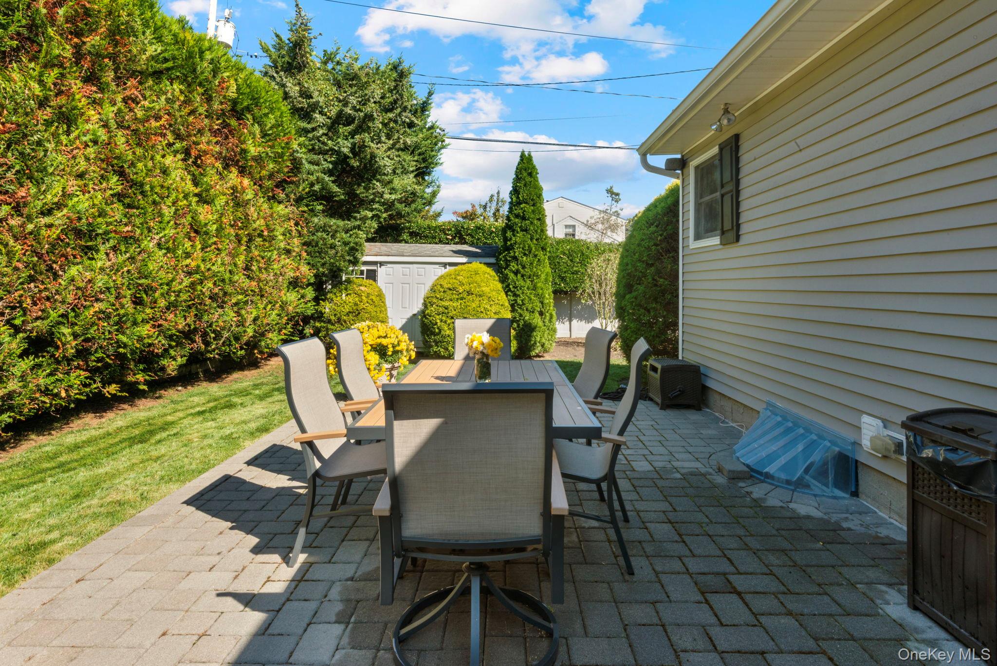 21 Dehan Street, Smithtown, NY 11787