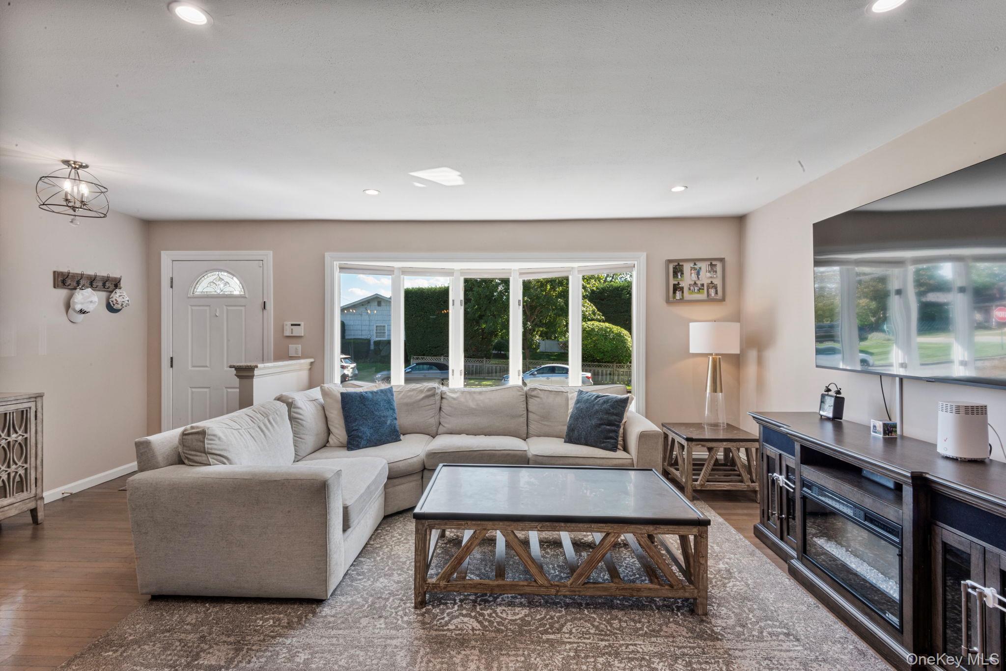 21 Dehan Street, Smithtown, NY 11787