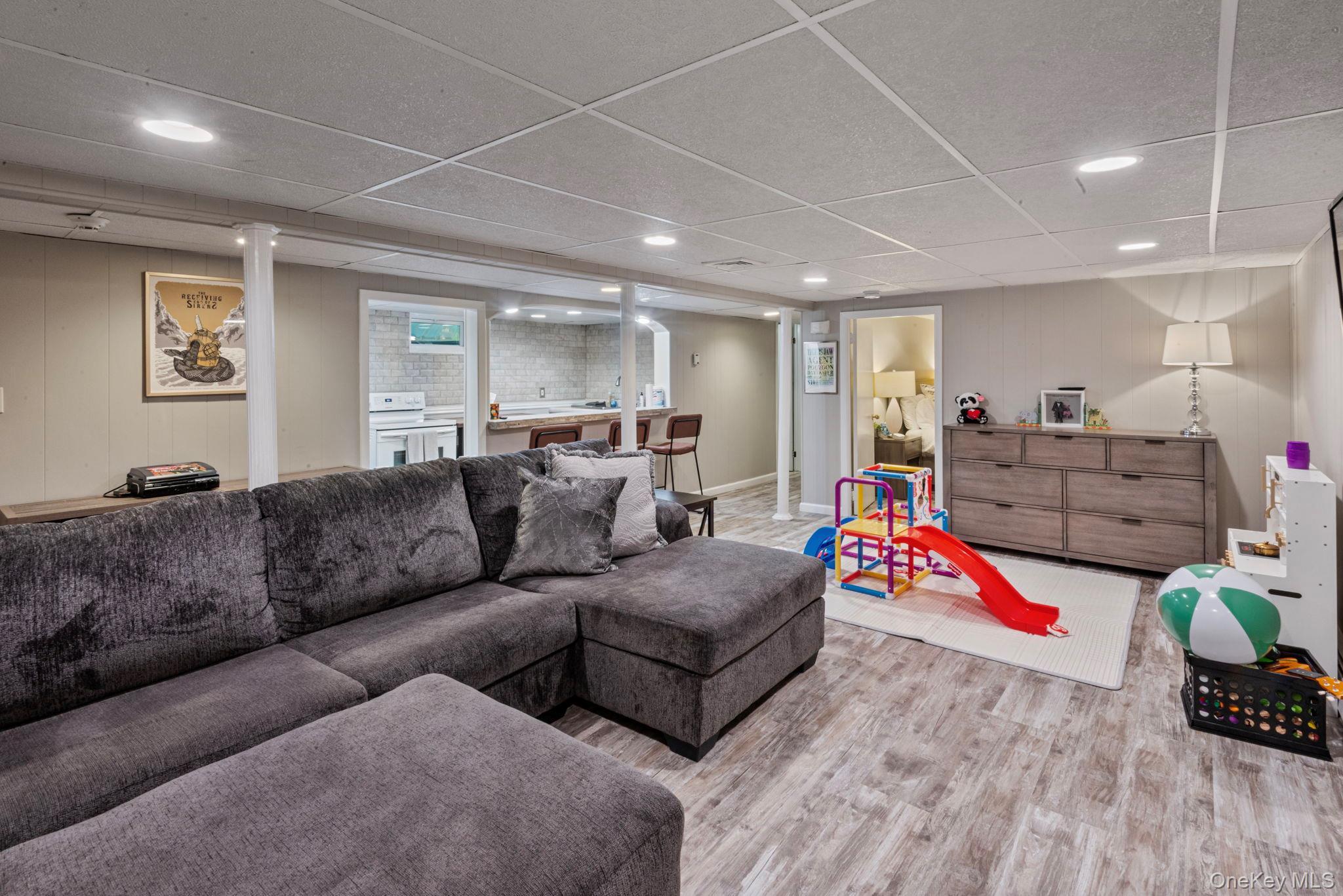 21 Dehan Street, Smithtown, NY 11787