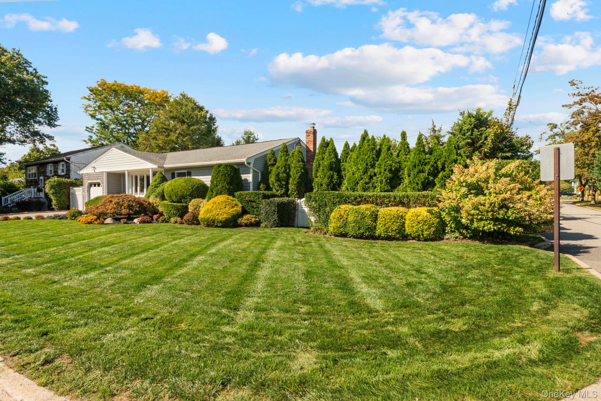 21 Dehan Street, Smithtown, NY 11787