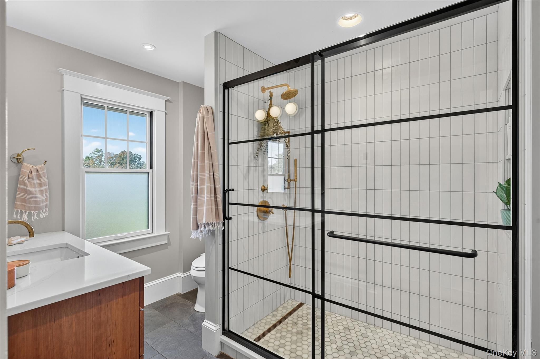 35 Roosevelt Avenue, Kingston, NY 12401