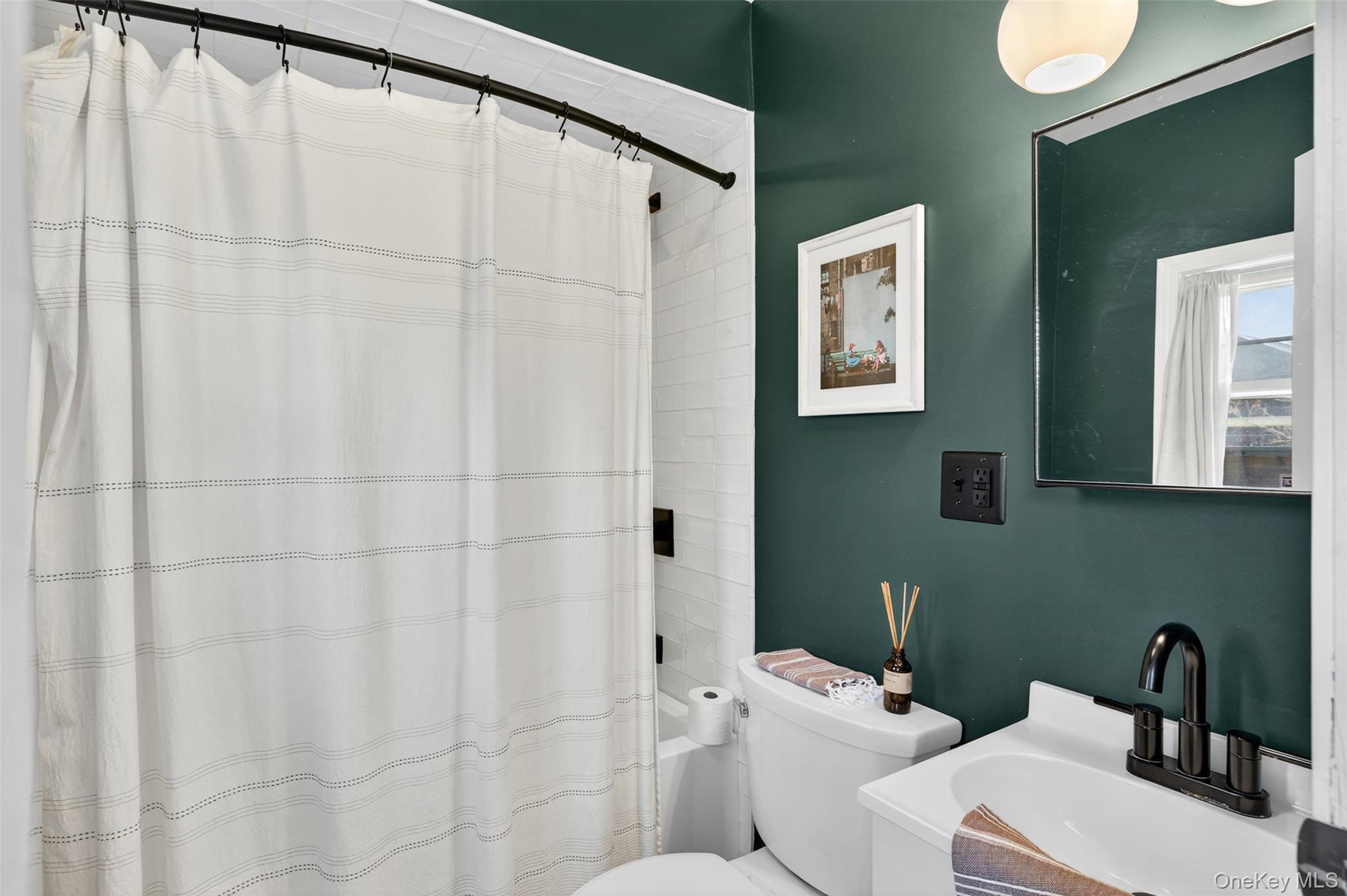 35 Roosevelt Avenue, Kingston, NY 12401