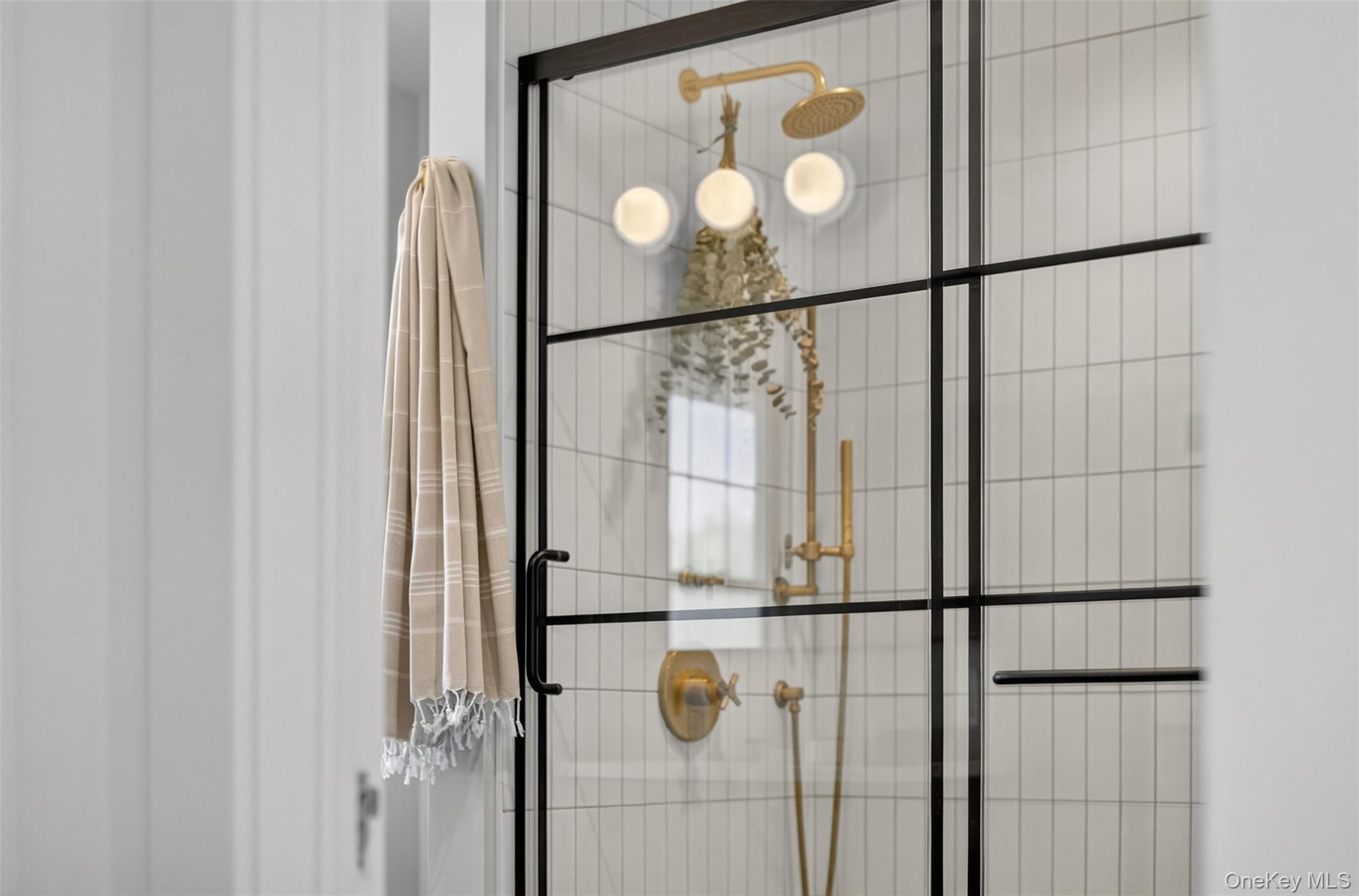 35 Roosevelt Avenue, Kingston, NY 12401