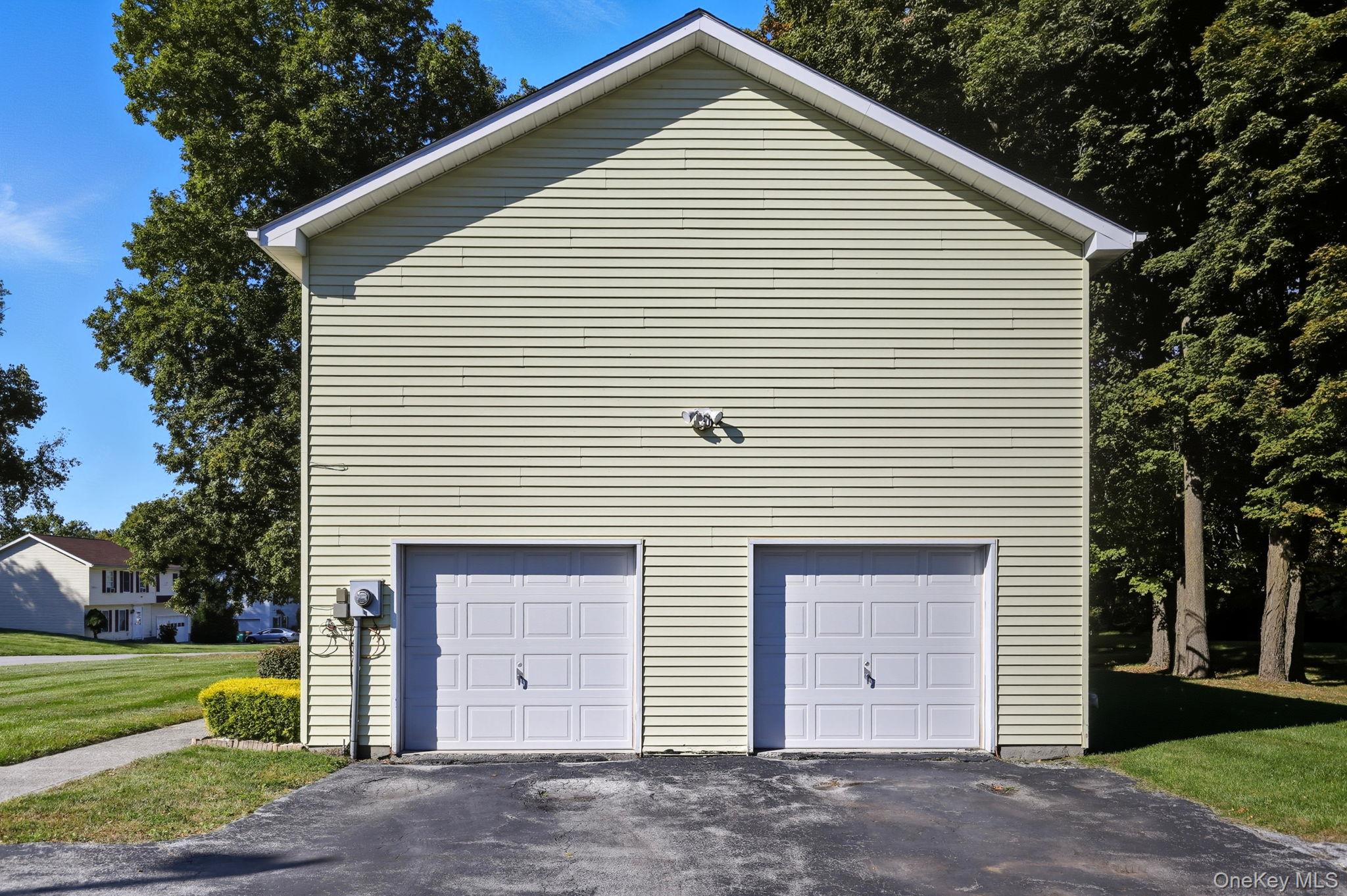 19 Hawk Lane, Poughkeepsie, NY 12601