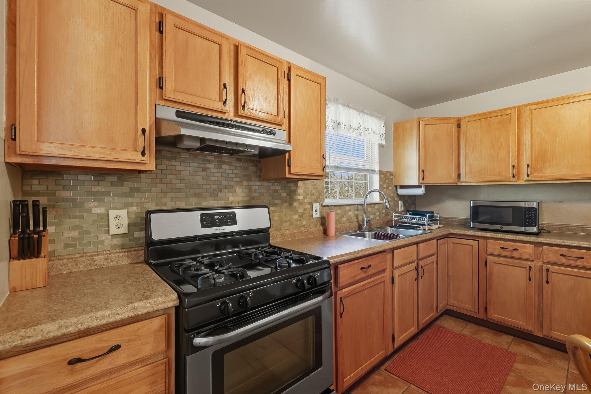 19 Hawk Lane, Poughkeepsie, NY 12601