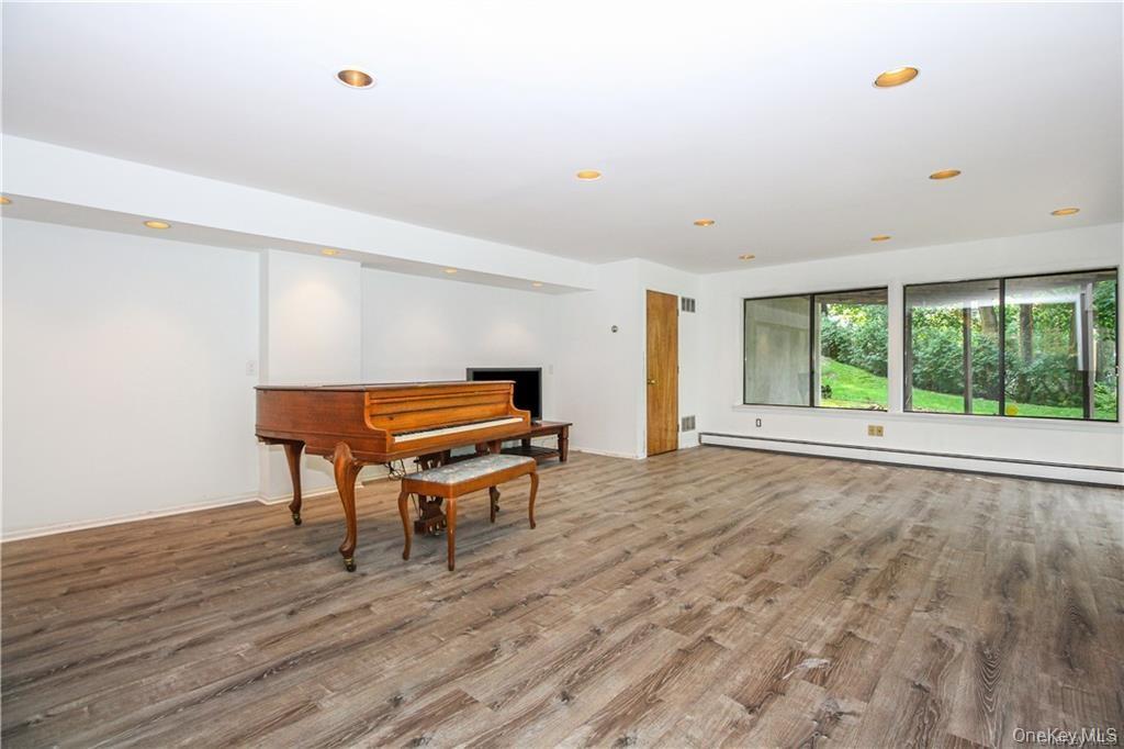 2 Top Of The Ridge # E2, Mamaroneck, NY 10543