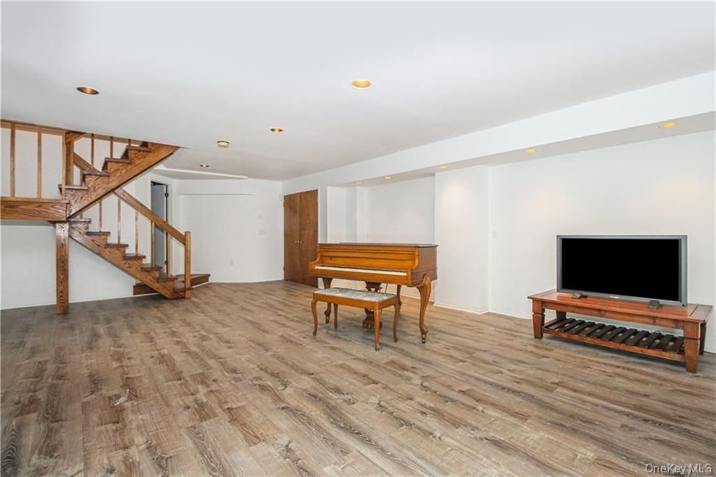 2 Top Of The Ridge # E2, Mamaroneck, NY 10543