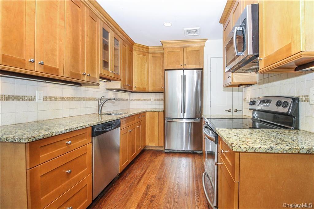 2 Top Of The Ridge # E2, Mamaroneck, NY 10543