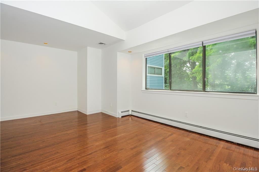 2 Top Of The Ridge # E2, Mamaroneck, NY 10543