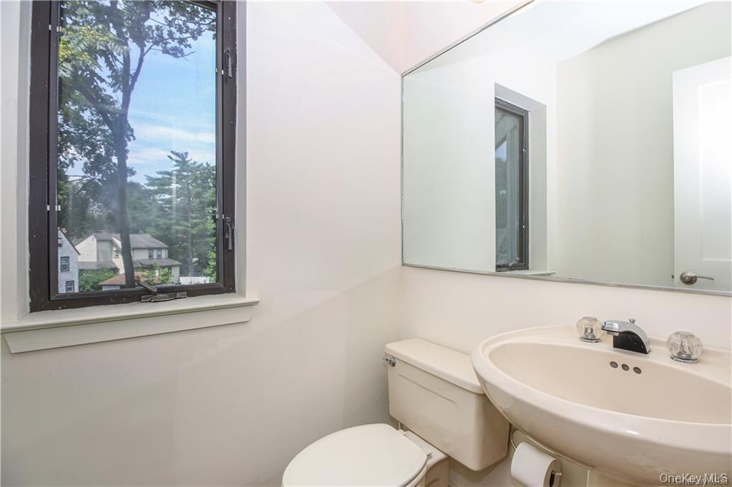 2 Top Of The Ridge # E2, Mamaroneck, NY 10543