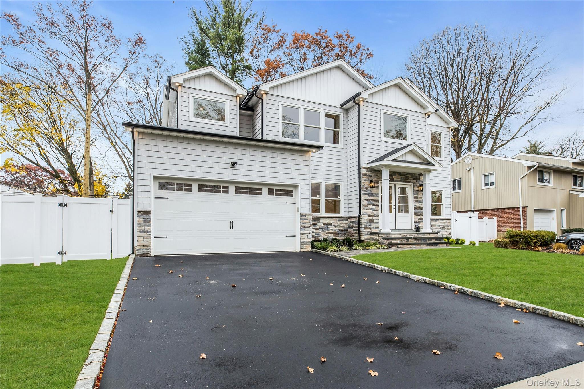 10 Beth Lane, Plainview, NY 11803