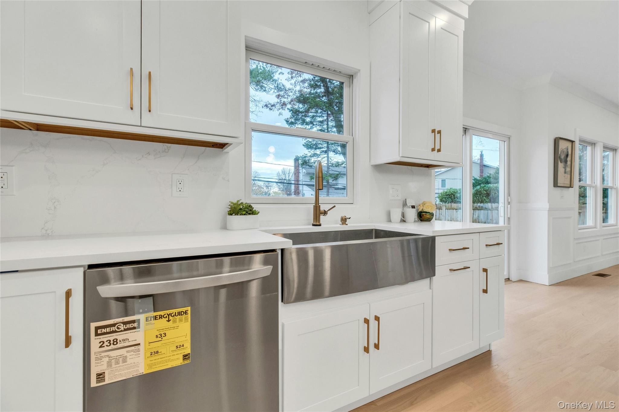 10 Beth Lane, Plainview, NY 11803