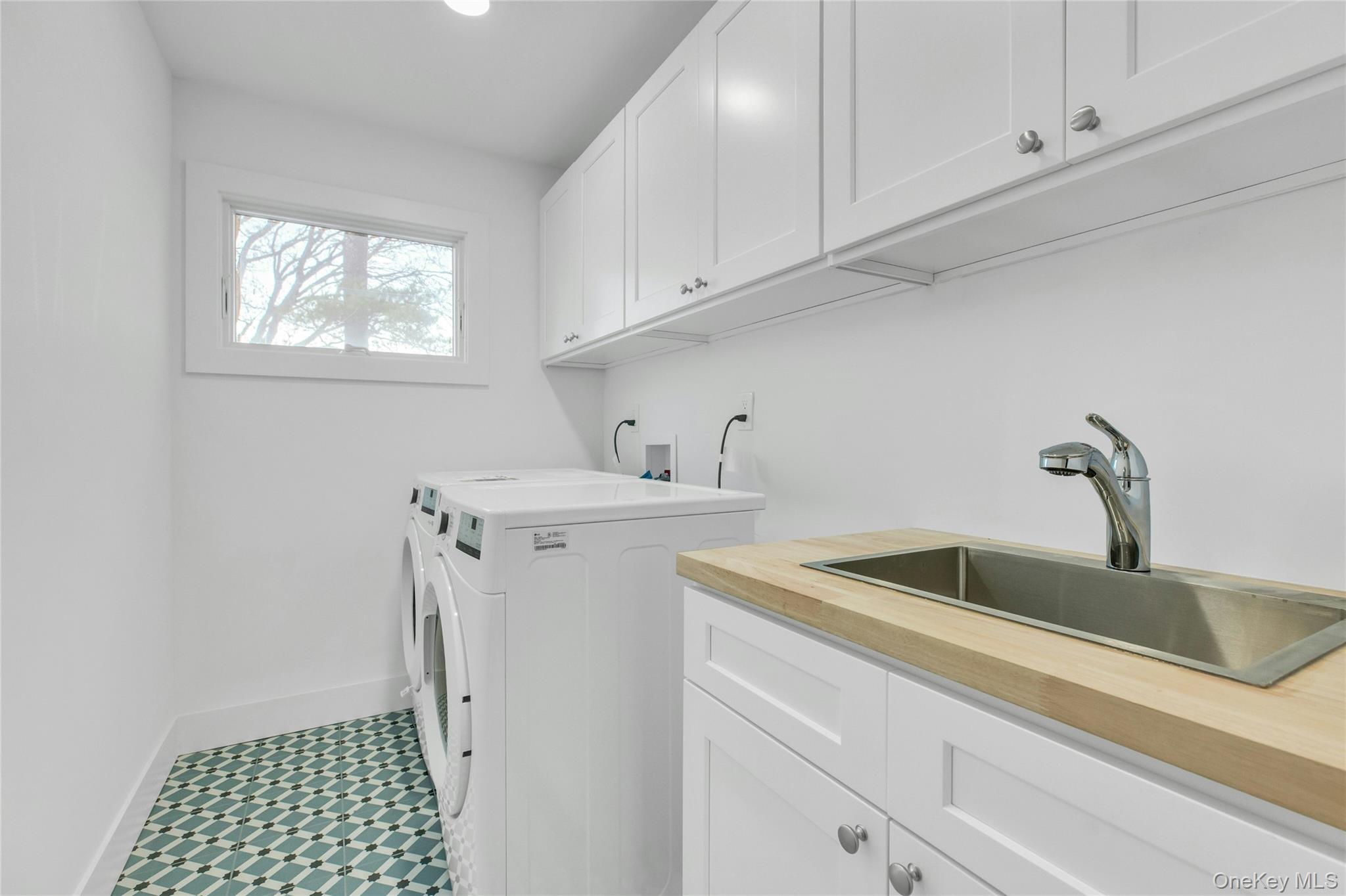 10 Beth Lane, Plainview, NY 11803