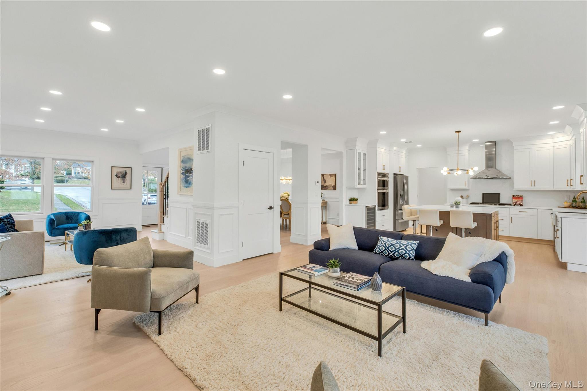 10 Beth Lane, Plainview, NY 11803