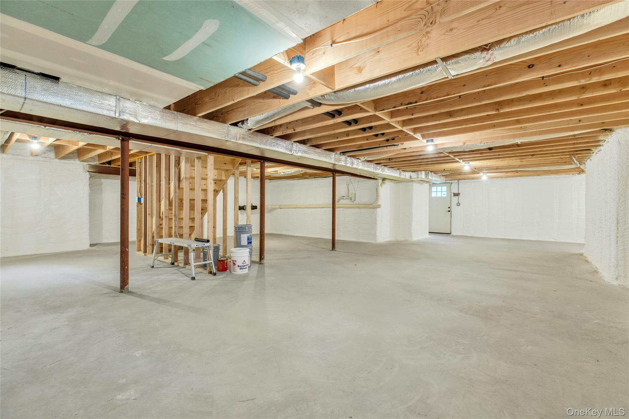 10 Beth Lane, Plainview, NY 11803