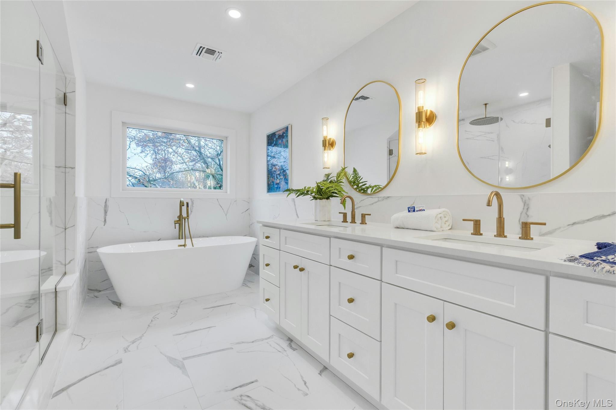 10 Beth Lane, Plainview, NY 11803