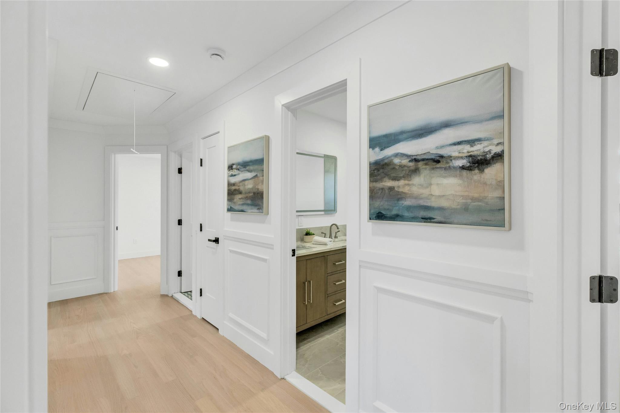 10 Beth Lane, Plainview, NY 11803