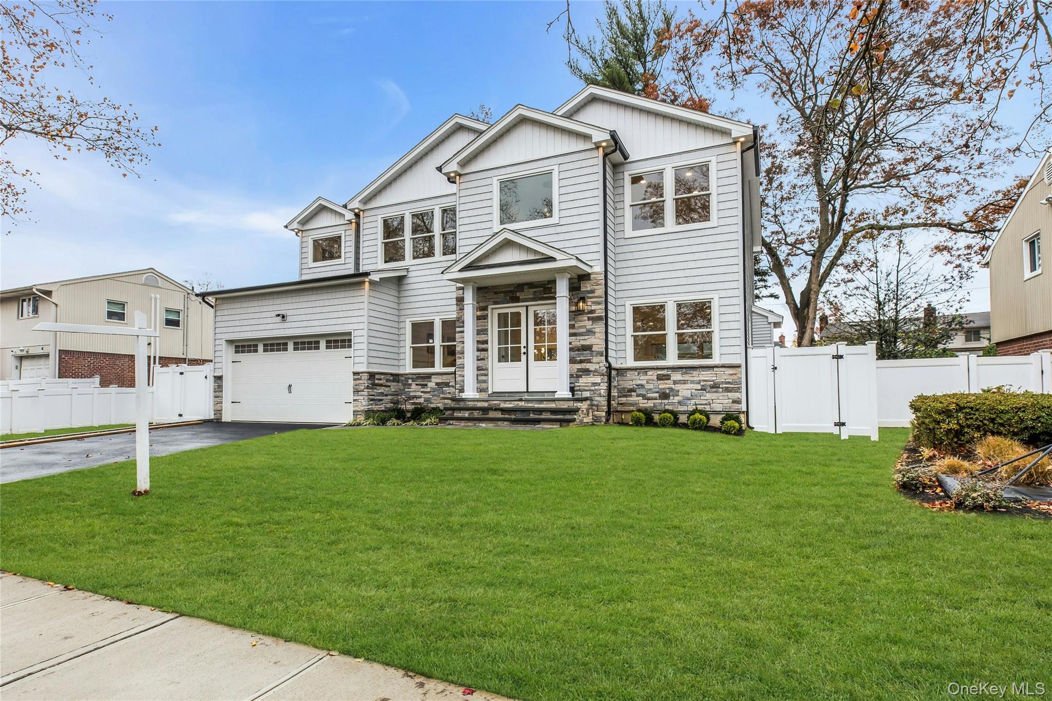 10 Beth Lane, Plainview, NY 11803