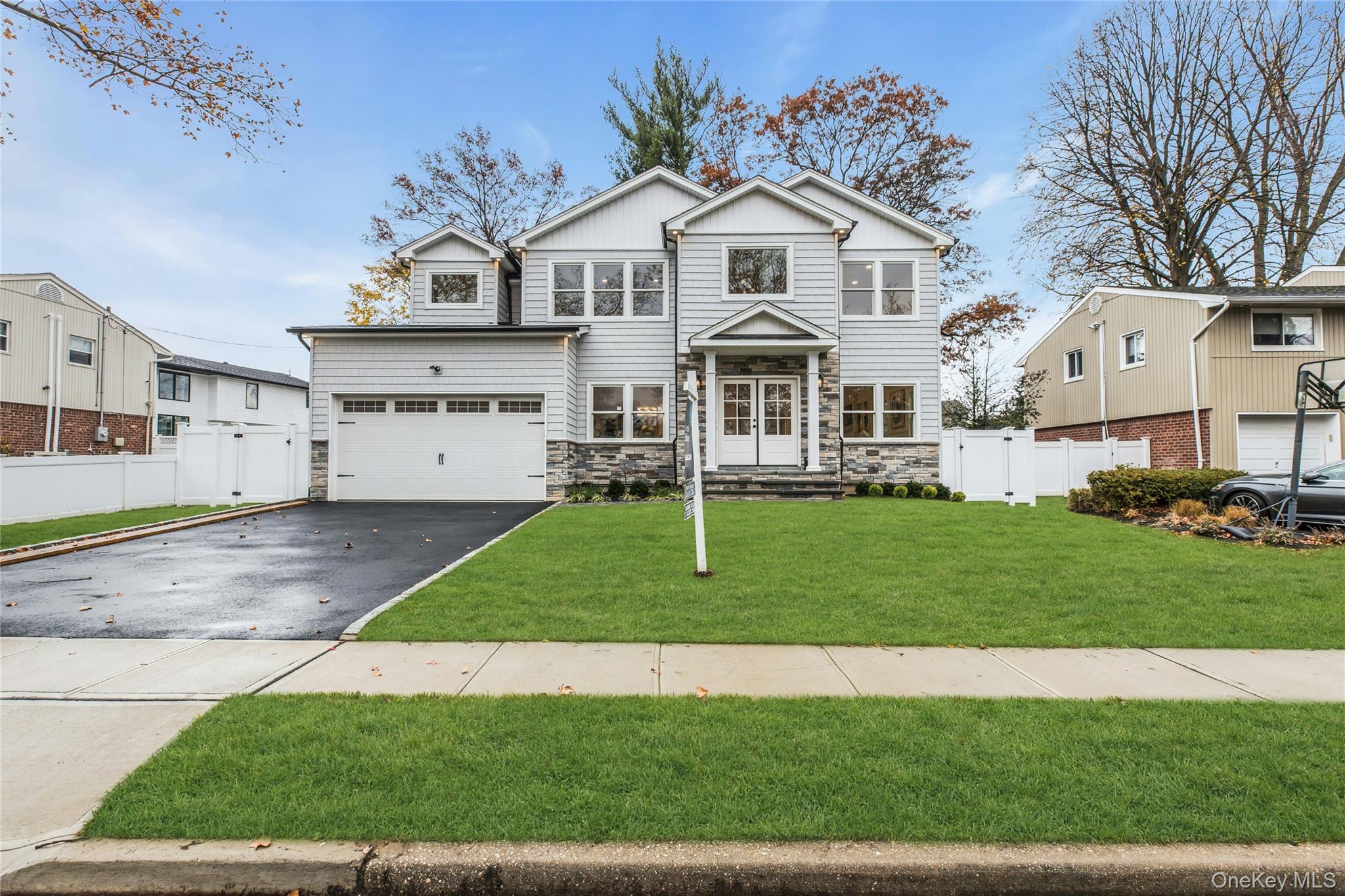 10 Beth Lane, Plainview, NY 11803