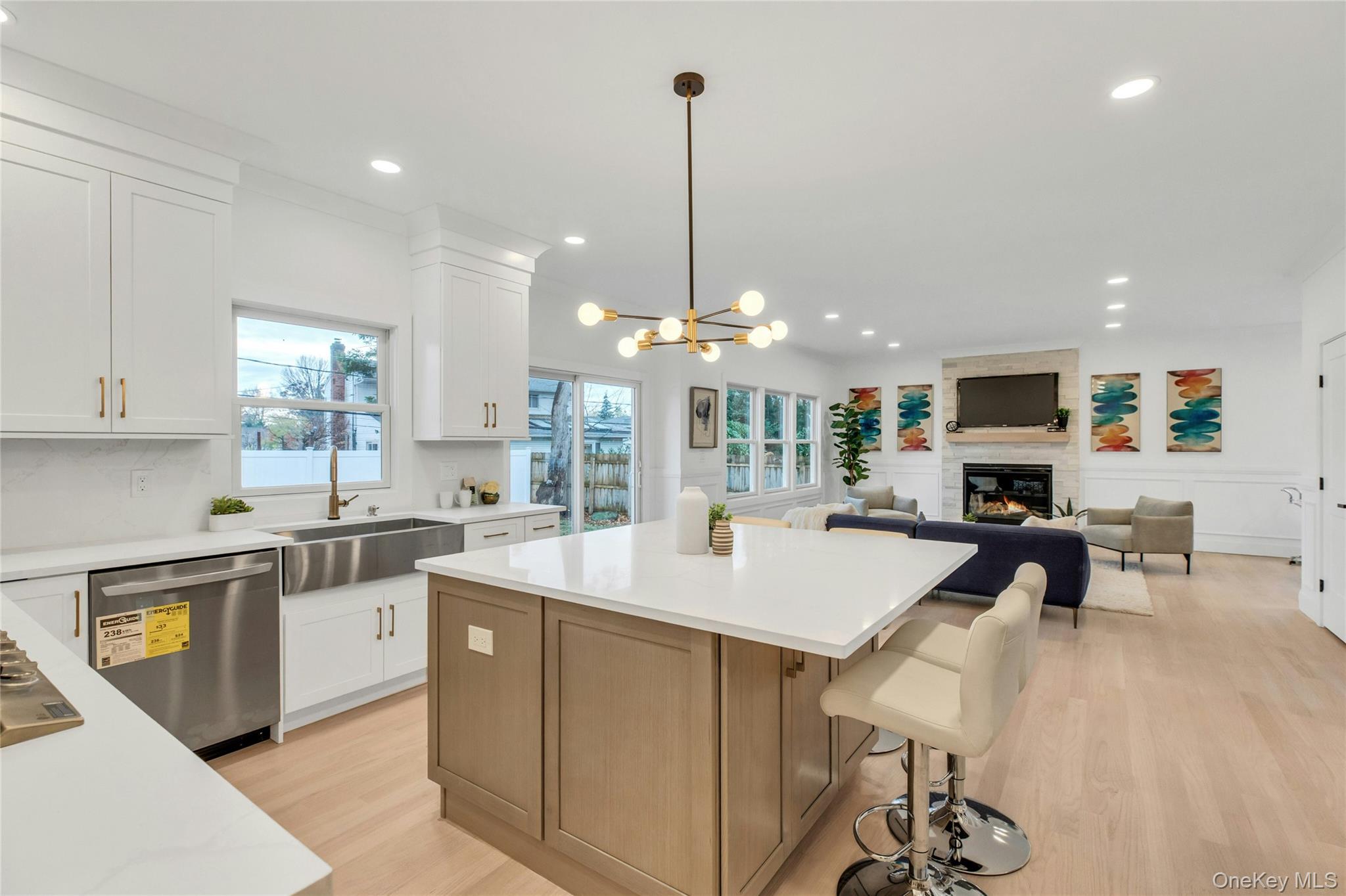 10 Beth Lane, Plainview, NY 11803