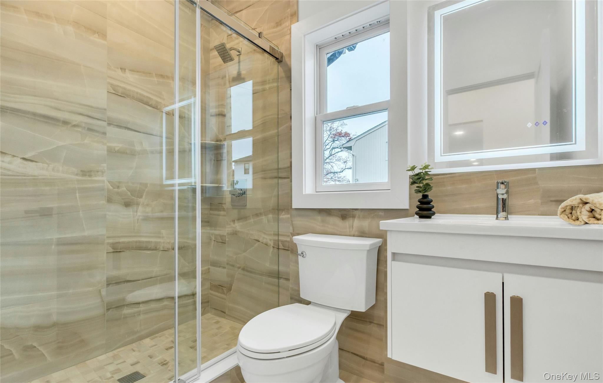 10 Beth Lane, Plainview, NY 11803