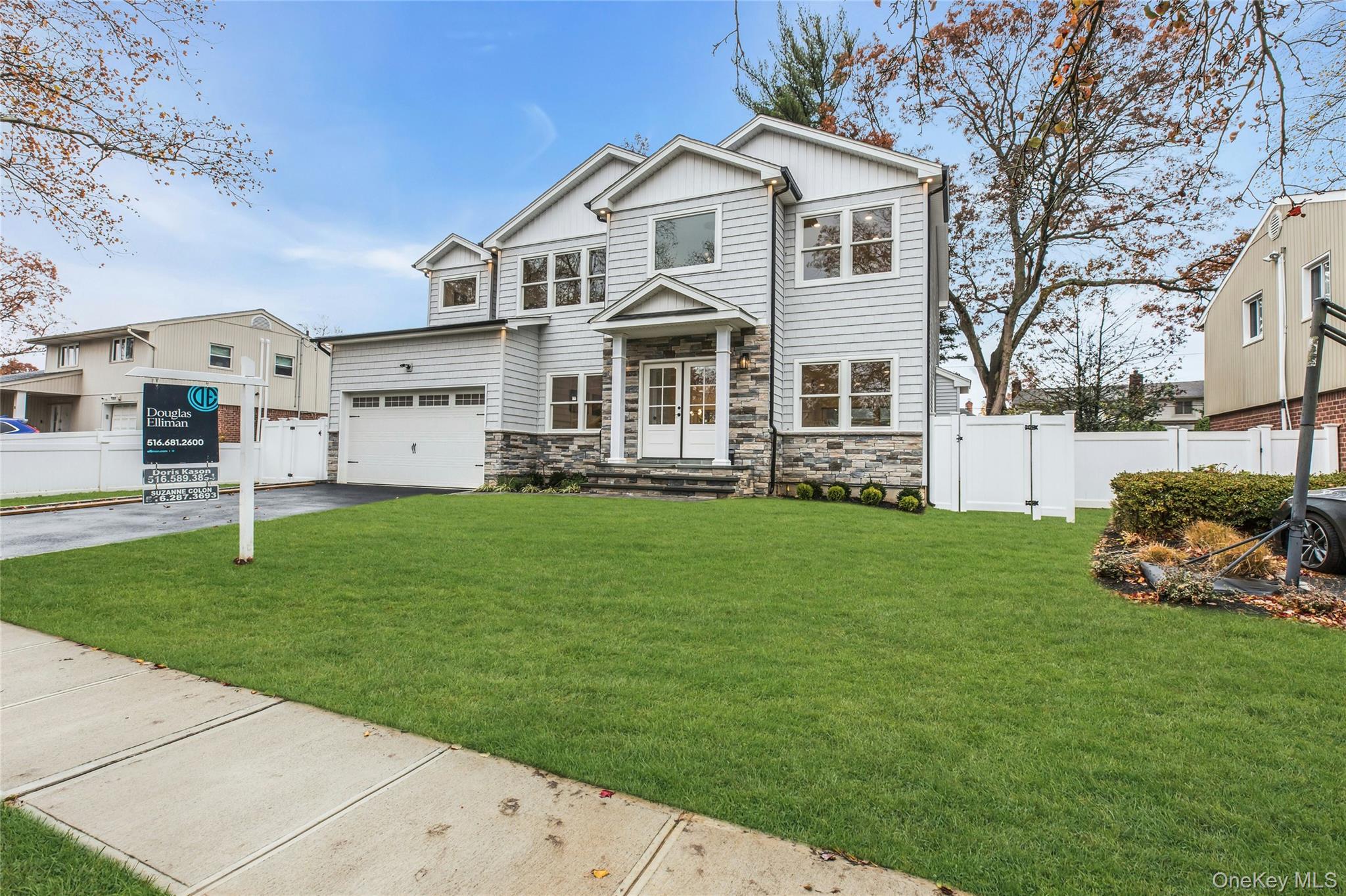 10 Beth Lane, Plainview, NY 11803