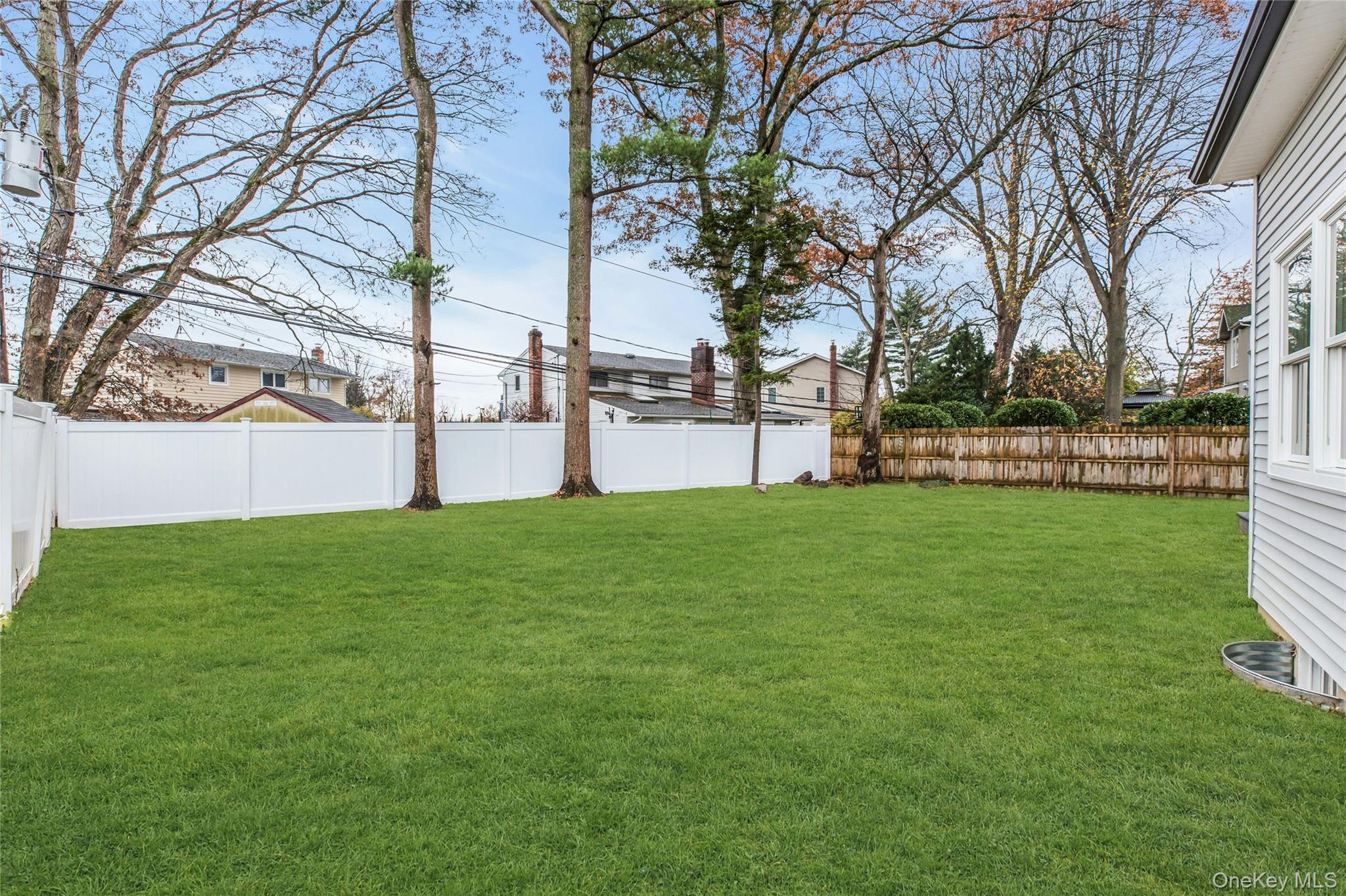 10 Beth Lane, Plainview, NY 11803