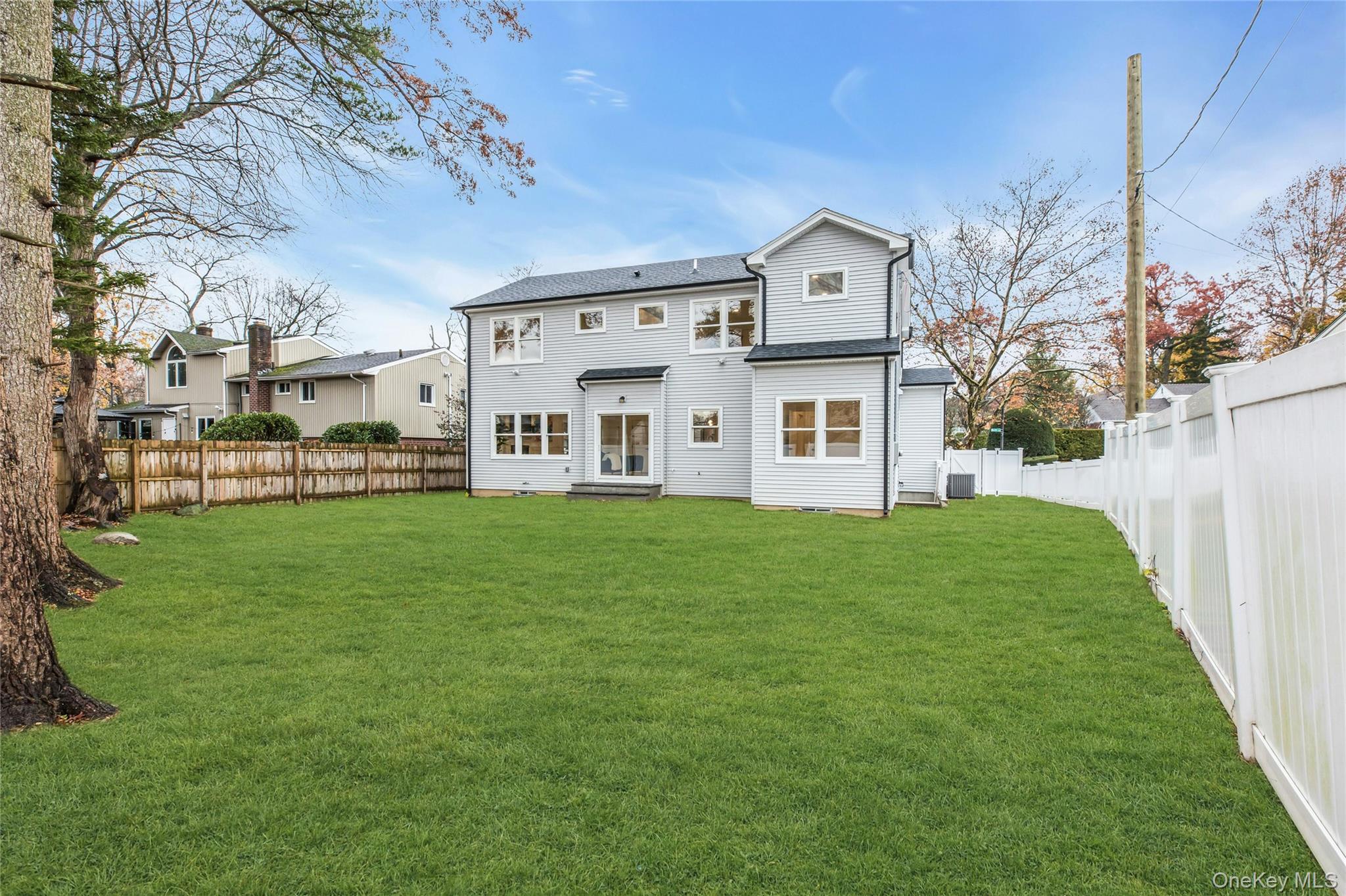 10 Beth Lane, Plainview, NY 11803