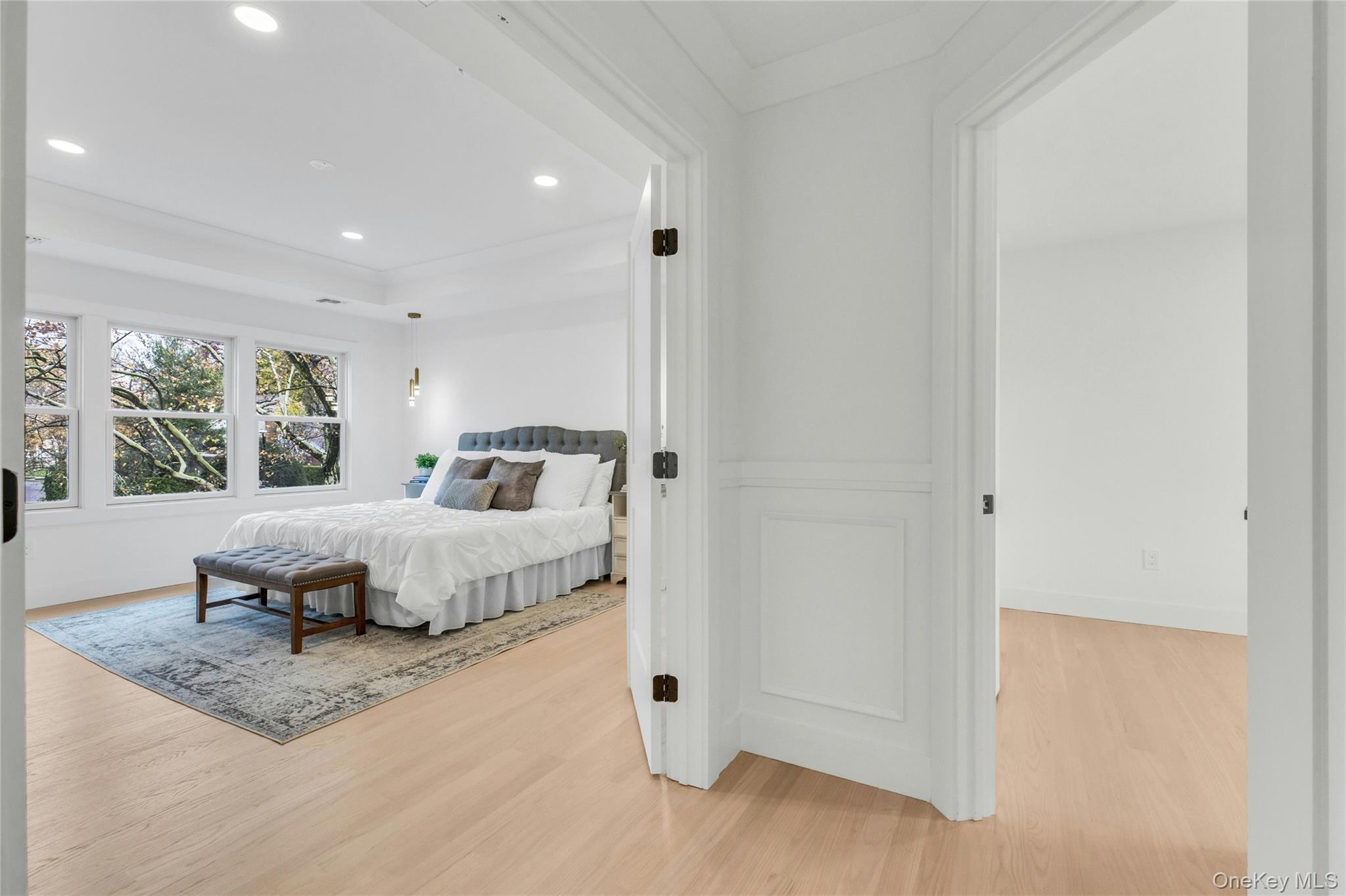 10 Beth Lane, Plainview, NY 11803