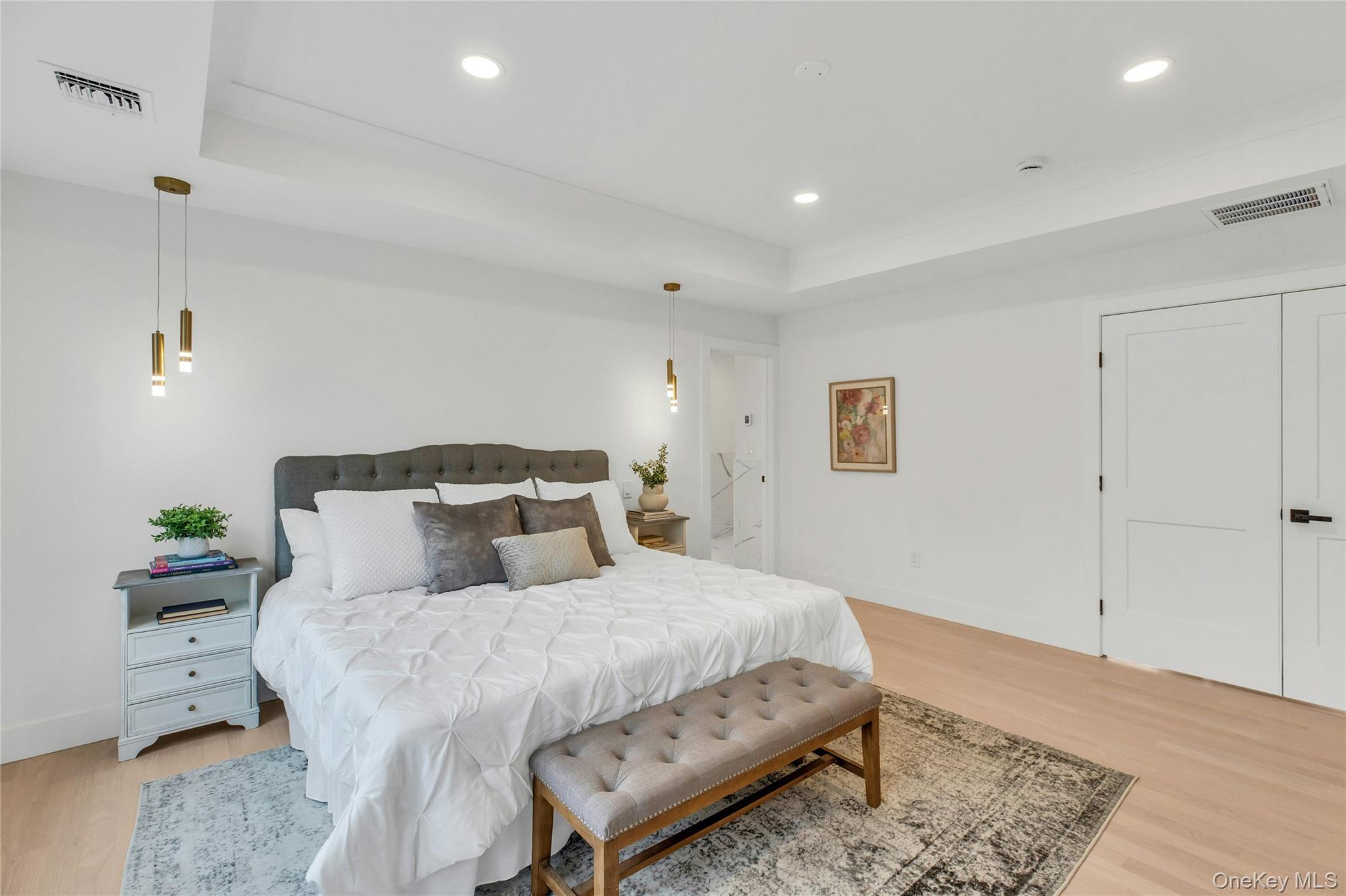 10 Beth Lane, Plainview, NY 11803