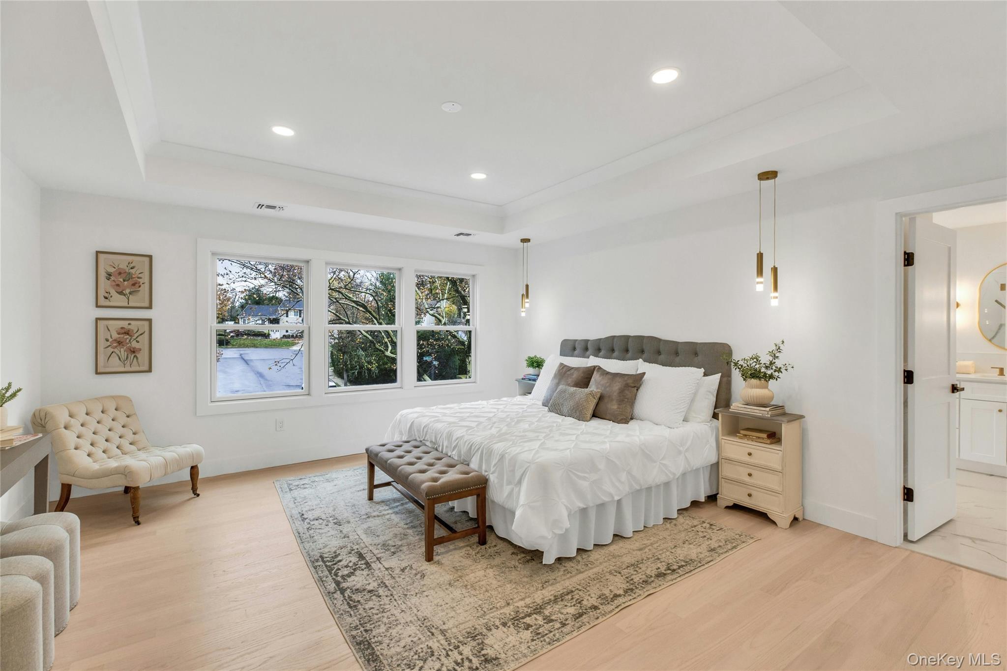 10 Beth Lane, Plainview, NY 11803