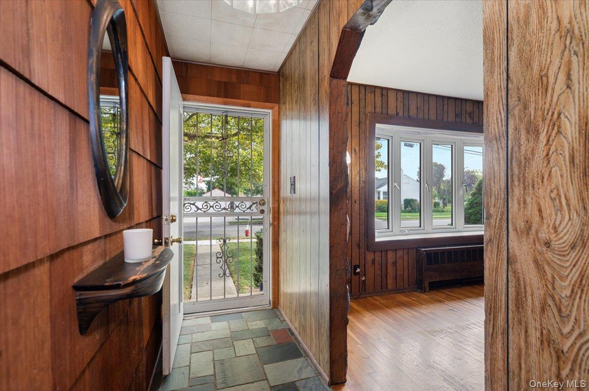 15 Hewmann Place, Bethpage, NY 11714