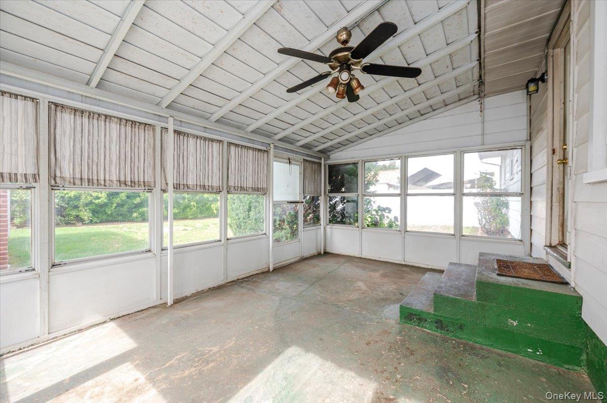 15 Hewmann Place, Bethpage, NY 11714