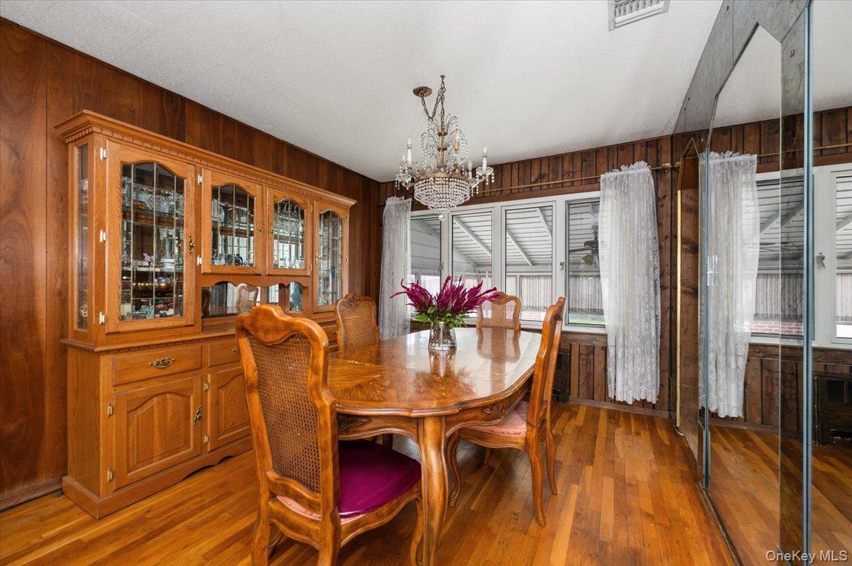 15 Hewmann Place, Bethpage, NY 11714