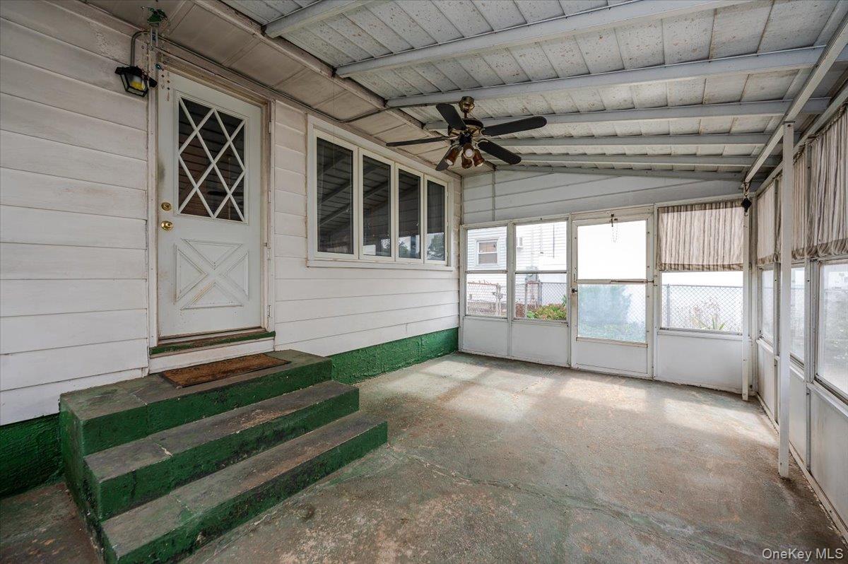 15 Hewmann Place, Bethpage, NY 11714