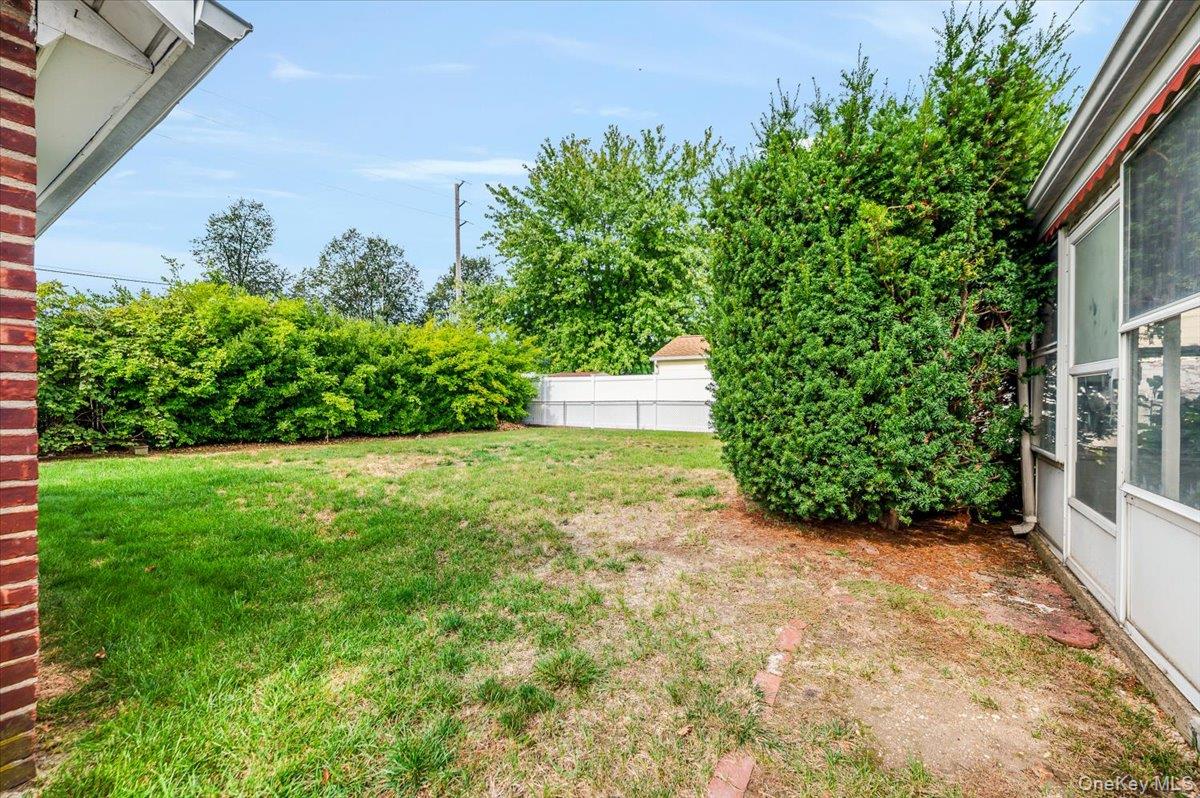 15 Hewmann Place, Bethpage, NY 11714