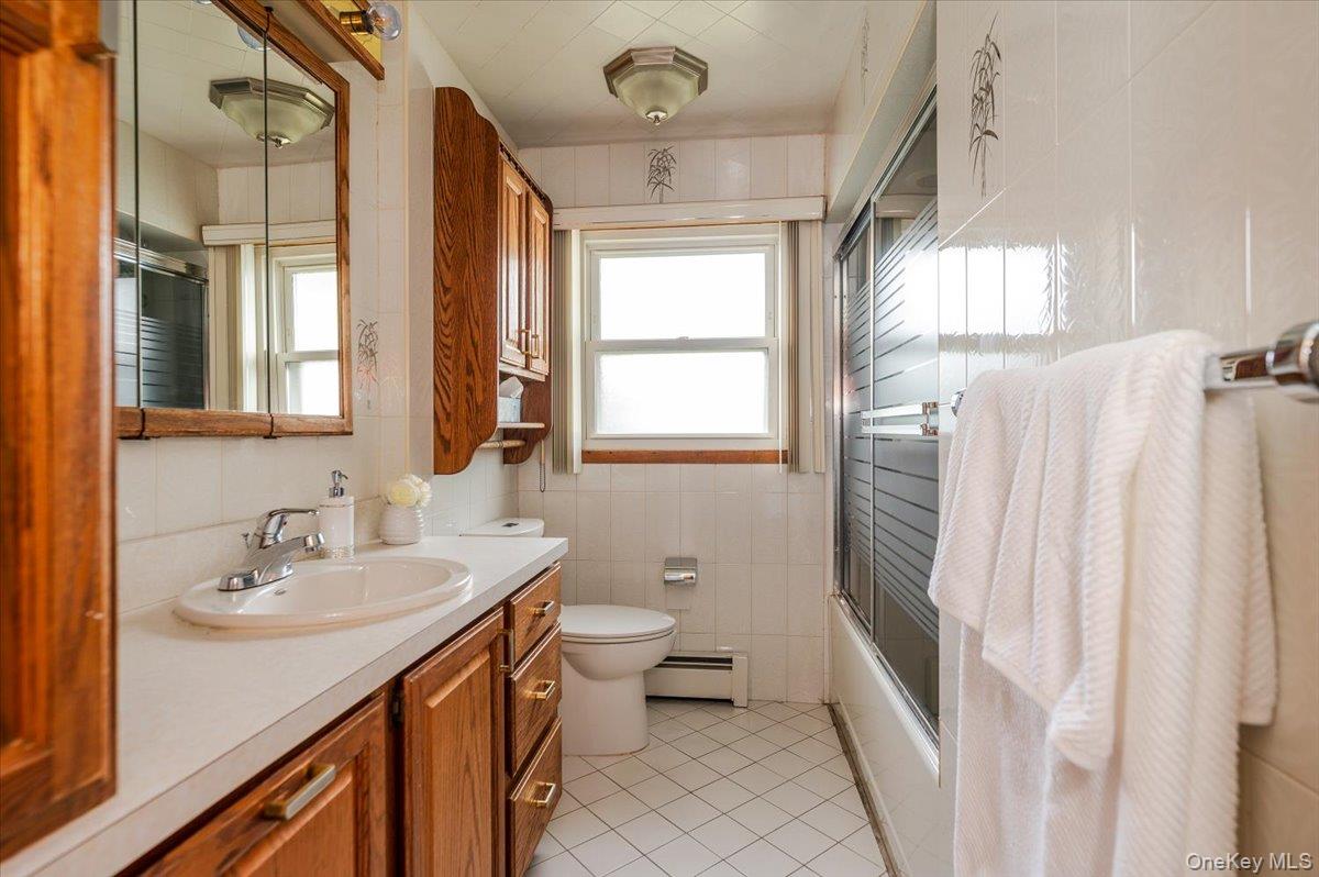 15 Hewmann Place, Bethpage, NY 11714