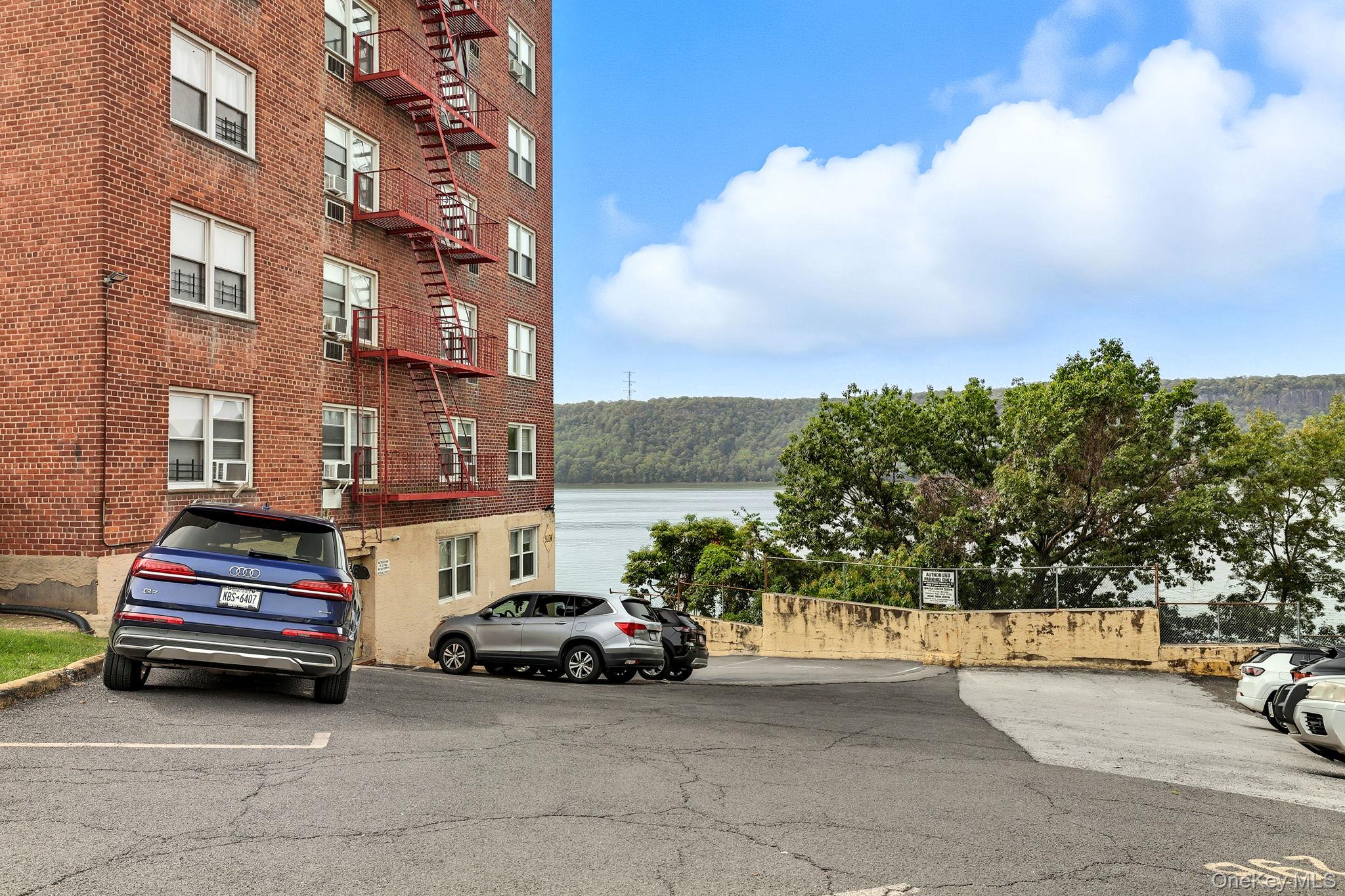 679 Warburton Avenue # #8P, Yonkers, NY 10701