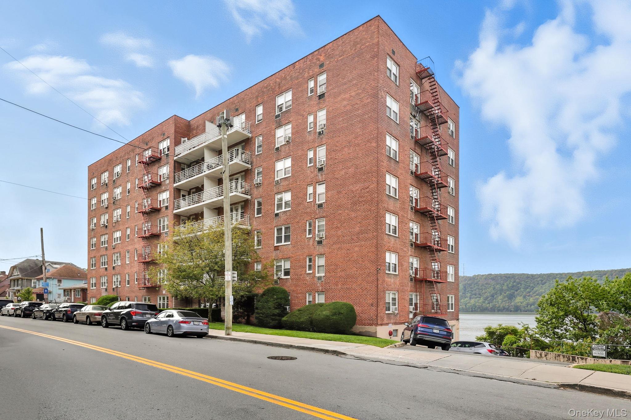679 Warburton Avenue # #8P, Yonkers, NY 10701