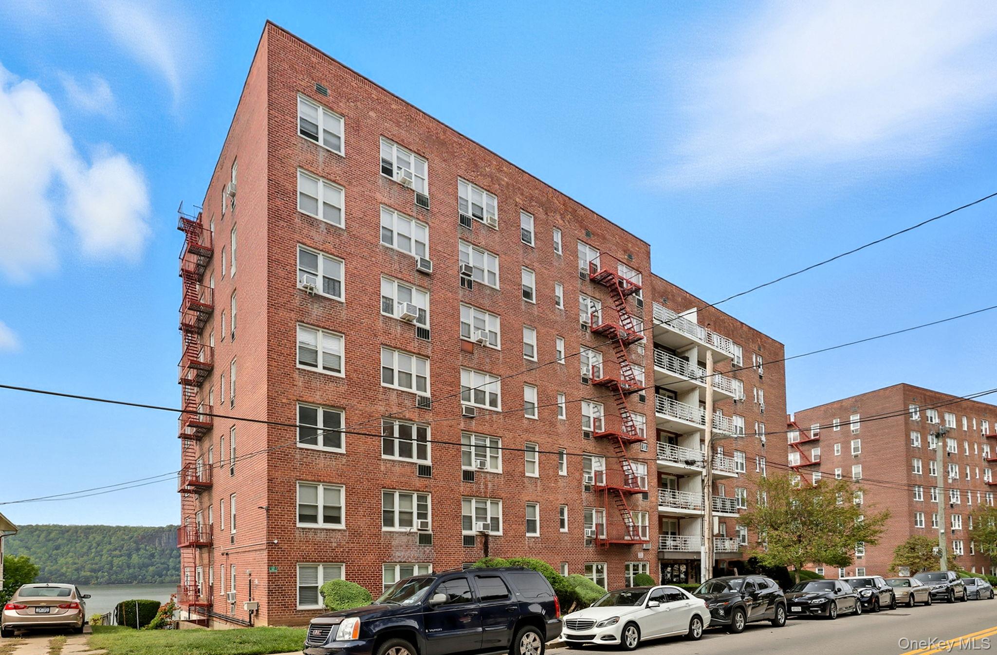 679 Warburton Avenue # #8P, Yonkers, NY 10701