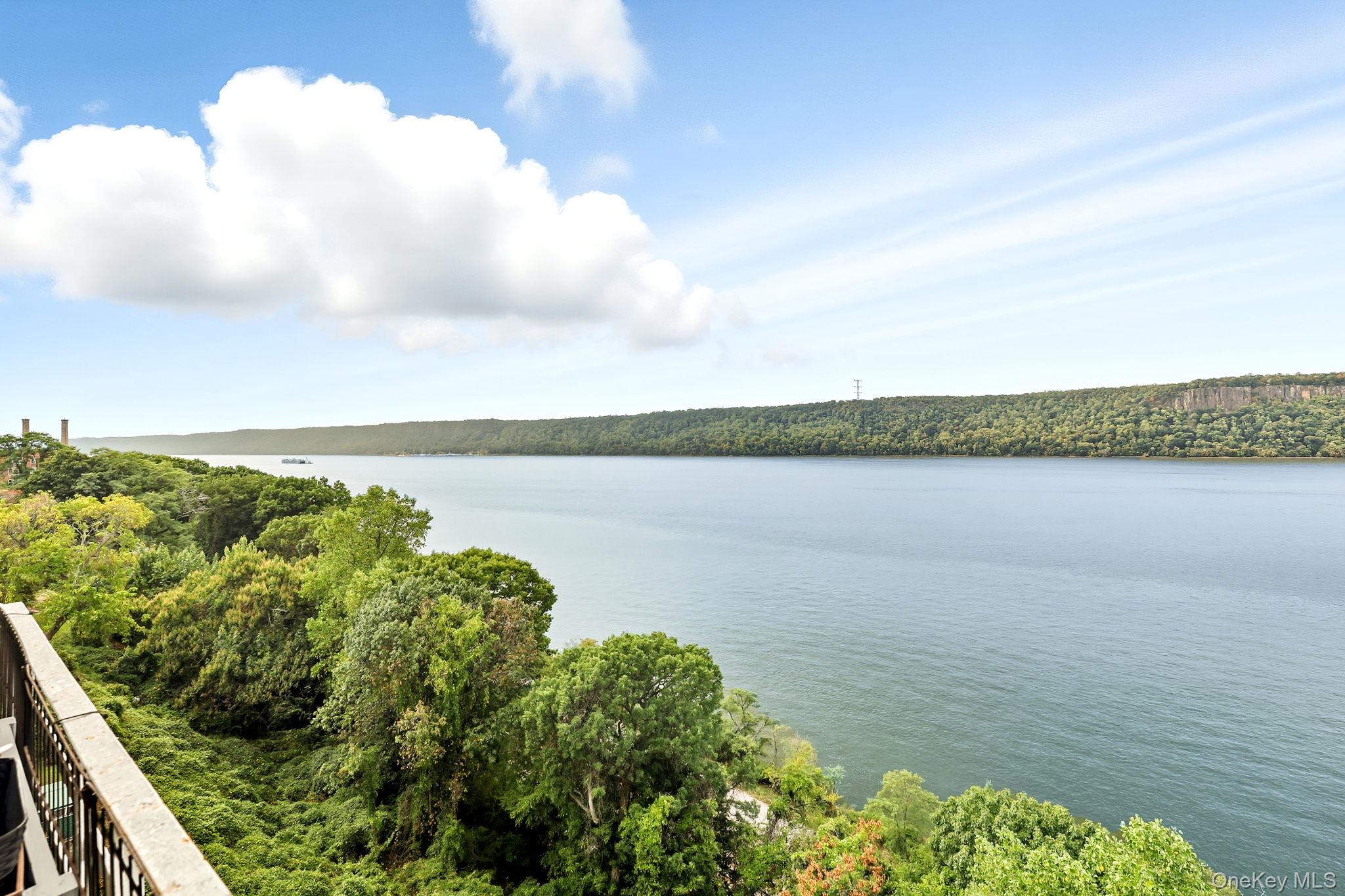 679 Warburton Avenue # #8P, Yonkers, NY 10701