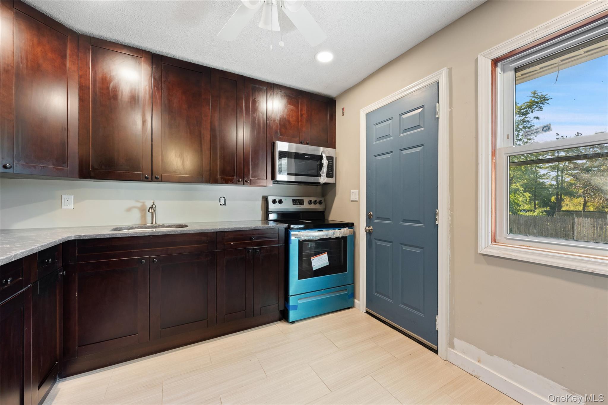 40 Duke Street, Deer Park, NY 11729