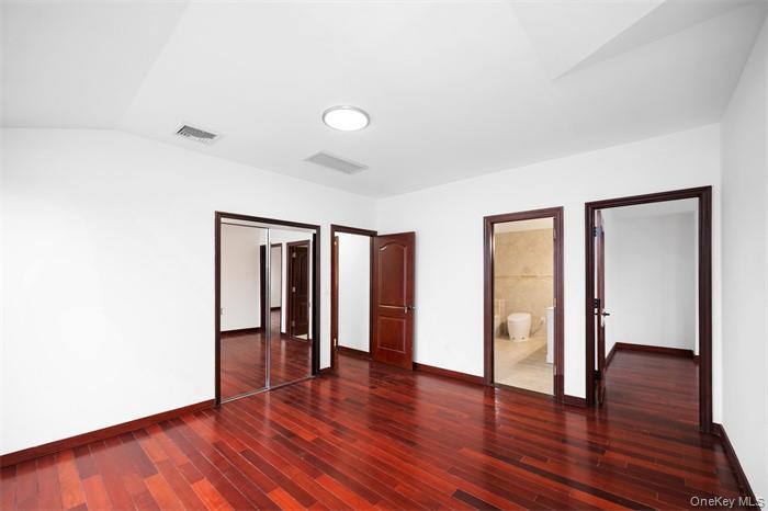 6339 136th Street, Flushing, NY 11367