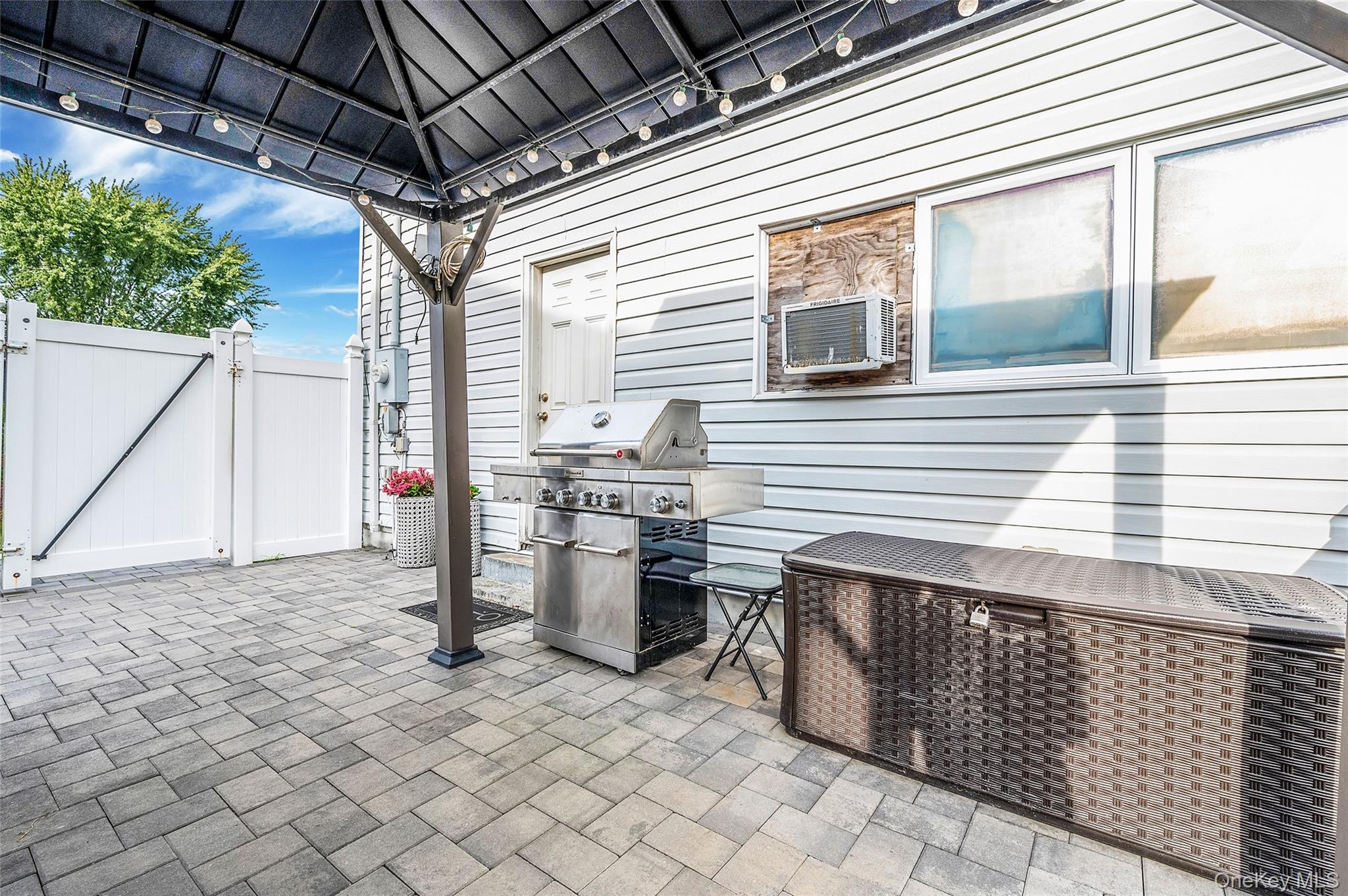 46 W Willow Street, Brentwood, NY 11717