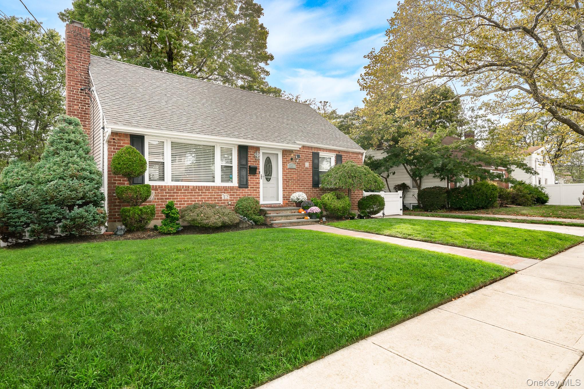 16 Downs Road, Hempstead, NY 11550