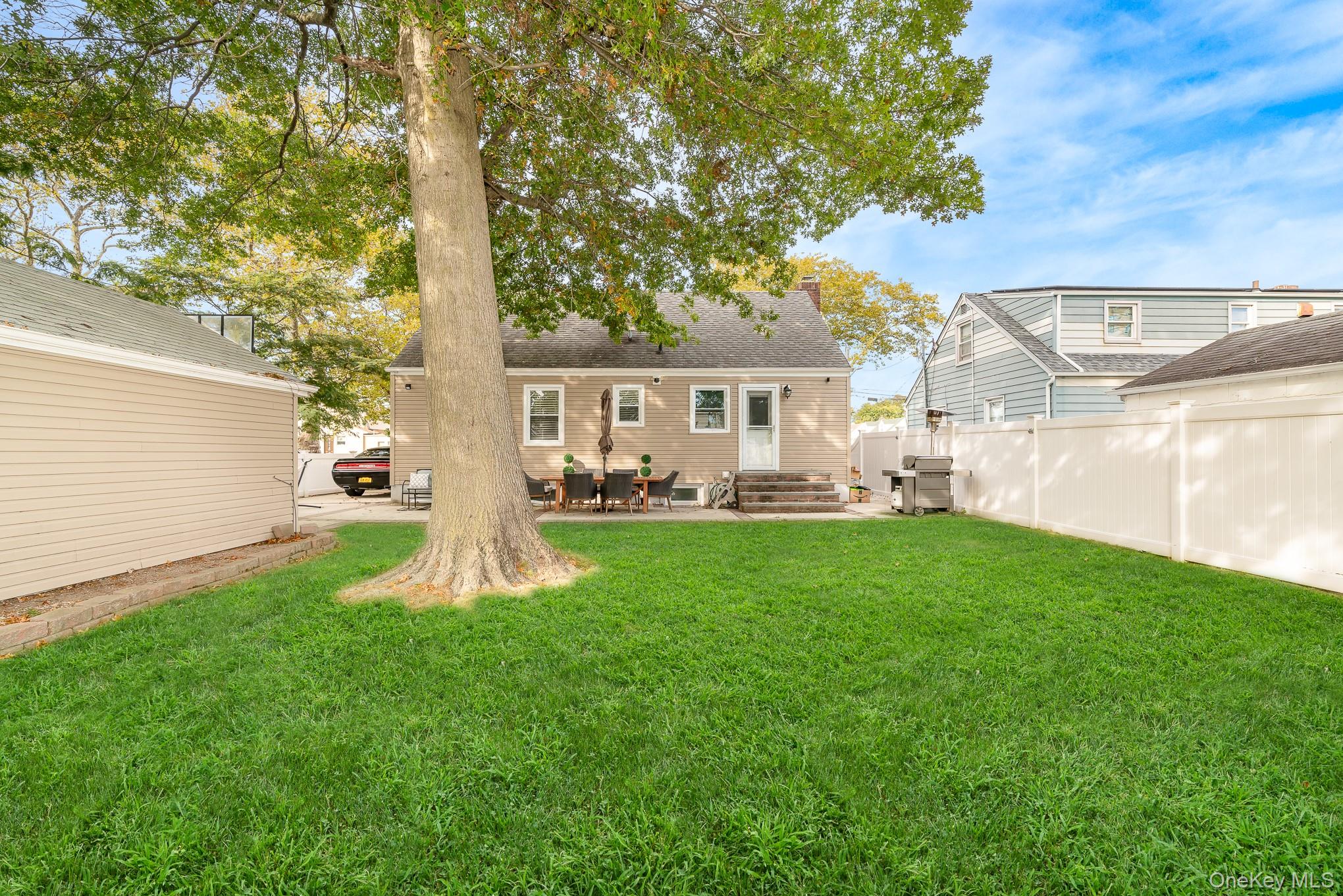 16 Downs Road, Hempstead, NY 11550