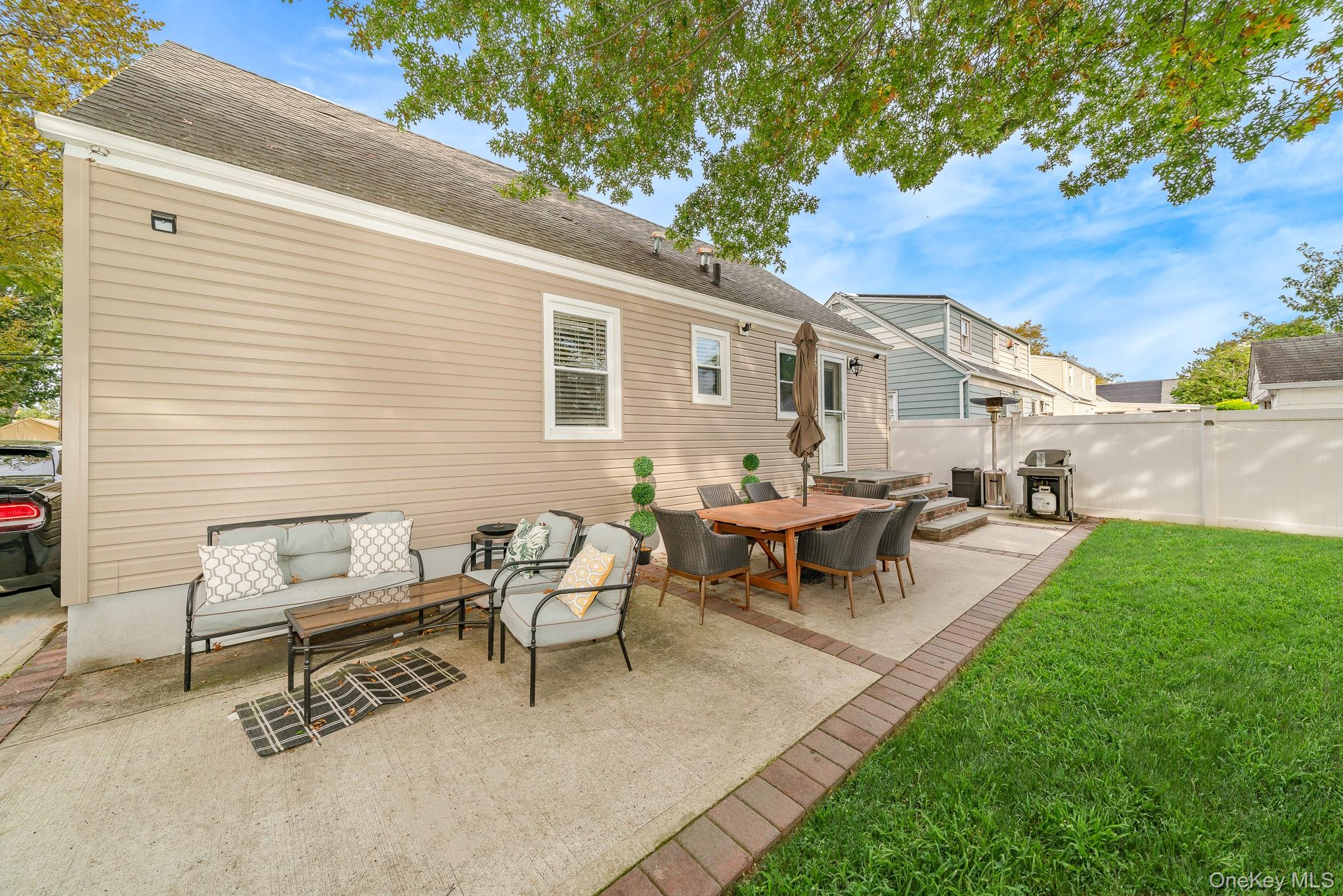 16 Downs Road, Hempstead, NY 11550