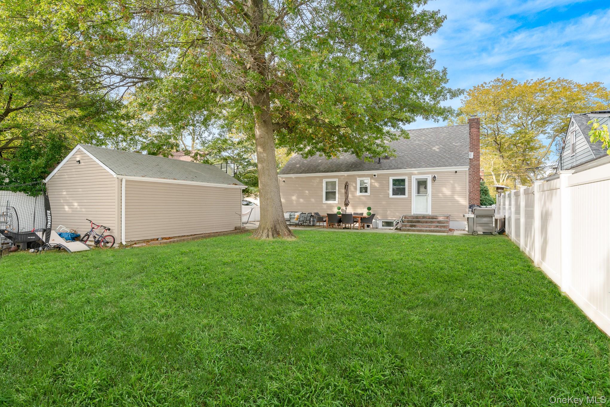 16 Downs Road, Hempstead, NY 11550