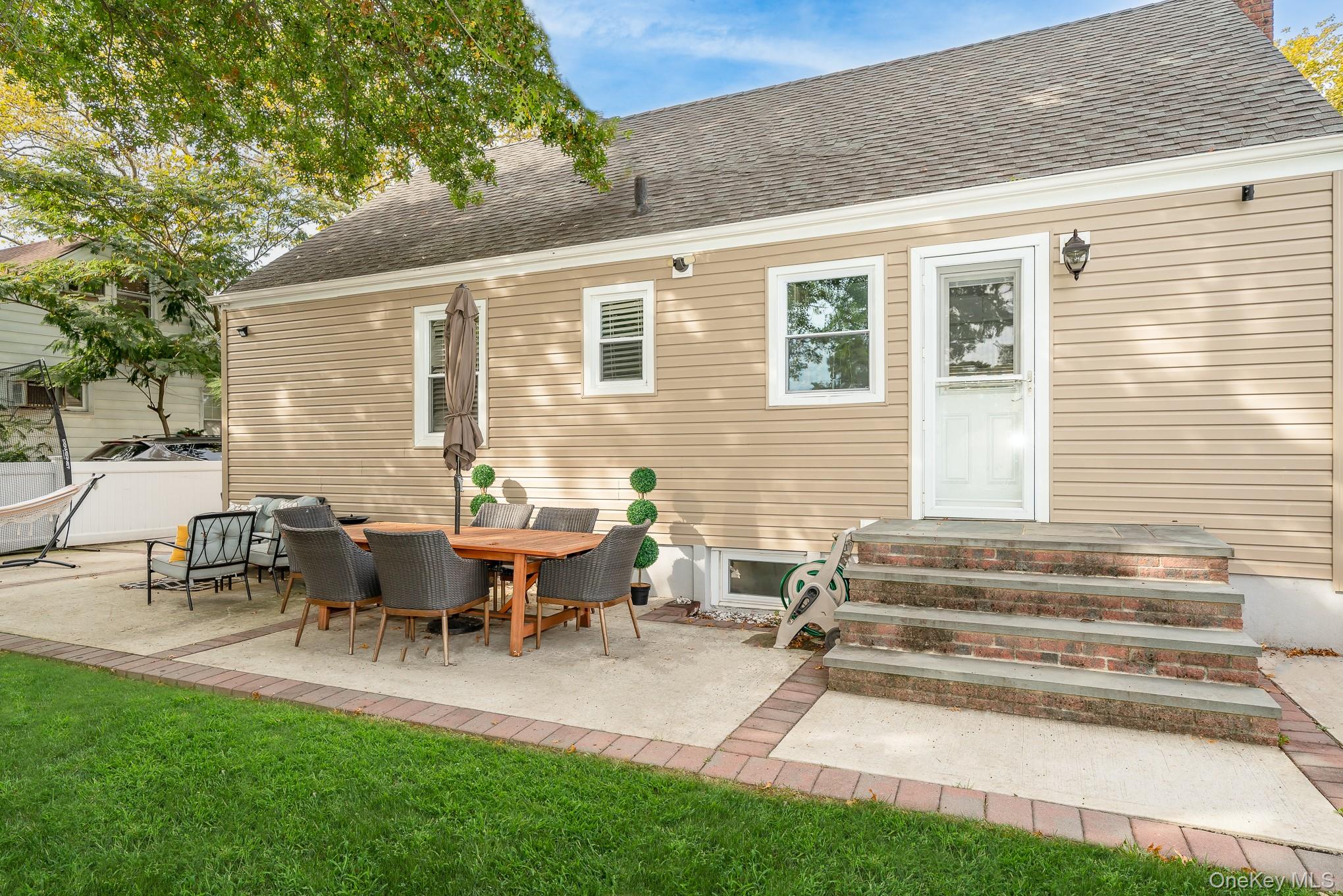 16 Downs Road, Hempstead, NY 11550